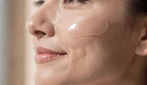 Bye-bye Hyaluron: Diese Patches glätten Falten in Minuten